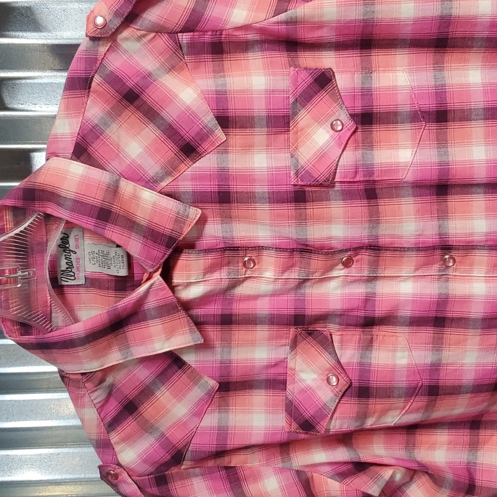 Wrangler Snap button up short sleeve very fresh